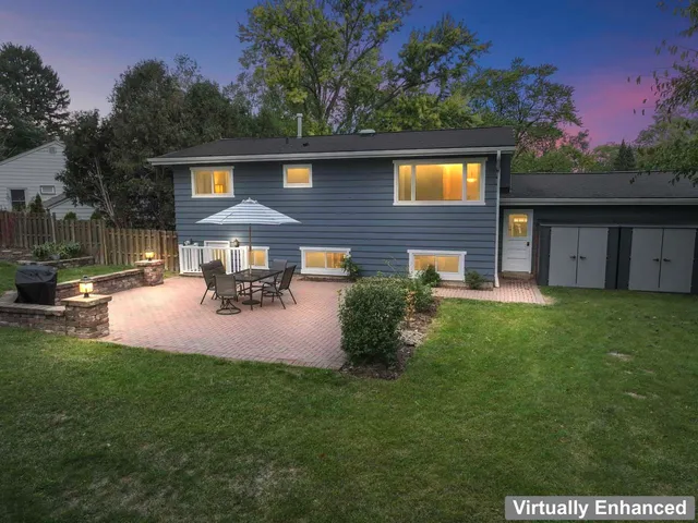 $325,000 | 103 South Seebert Street, Cary, IL 60013