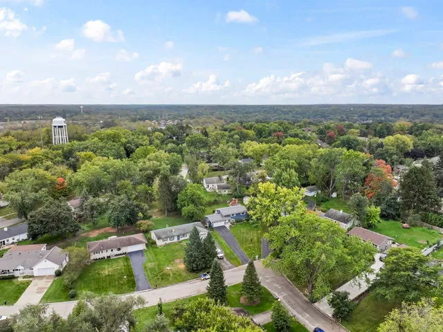 $325,000 | 103 South Seebert Street, Cary, IL 60013