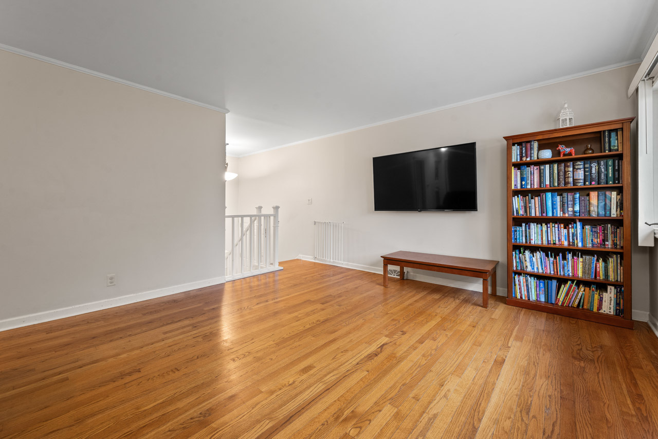 103 South Seebert Street Cary, IL 60013 - Photo 3 of 32