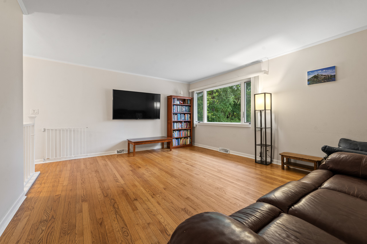 103 South Seebert Street Cary, IL 60013 - Photo 4 of 32