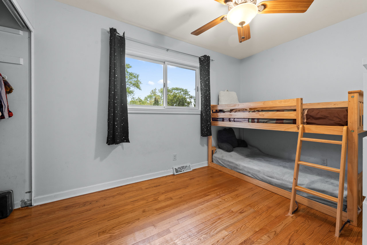 103 South Seebert Street Cary, IL 60013 - Photo 7 of 32