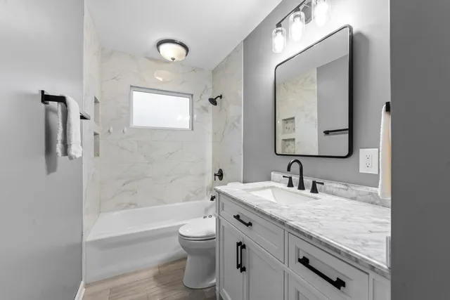 $325,000 | 103 South Seebert Street, Cary, IL 60013