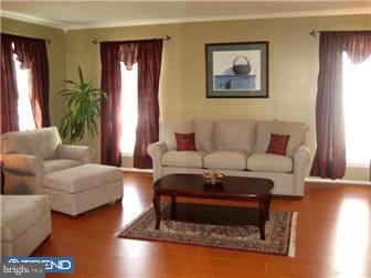 452 School House Road Williamstown, NJ 08094 - Photo 3 of 12 Living Room