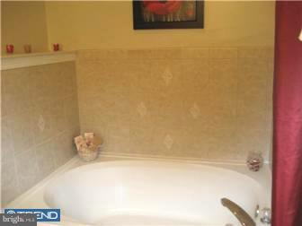 452 School House Road Williamstown, NJ 08094 - Photo 9 of 12 Bathroom
