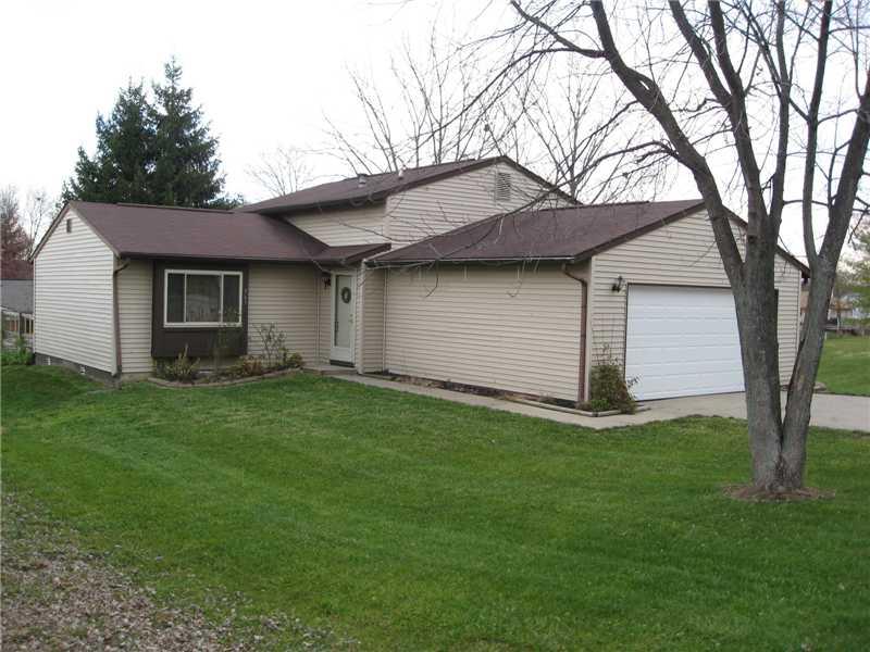 561 Boonesboro Road Greenwood, IN 46142 - Photo 2 of 24