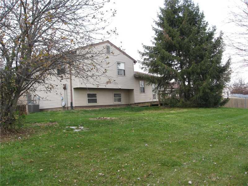 561 Boonesboro Road Greenwood, IN 46142 - Photo 4 of 24