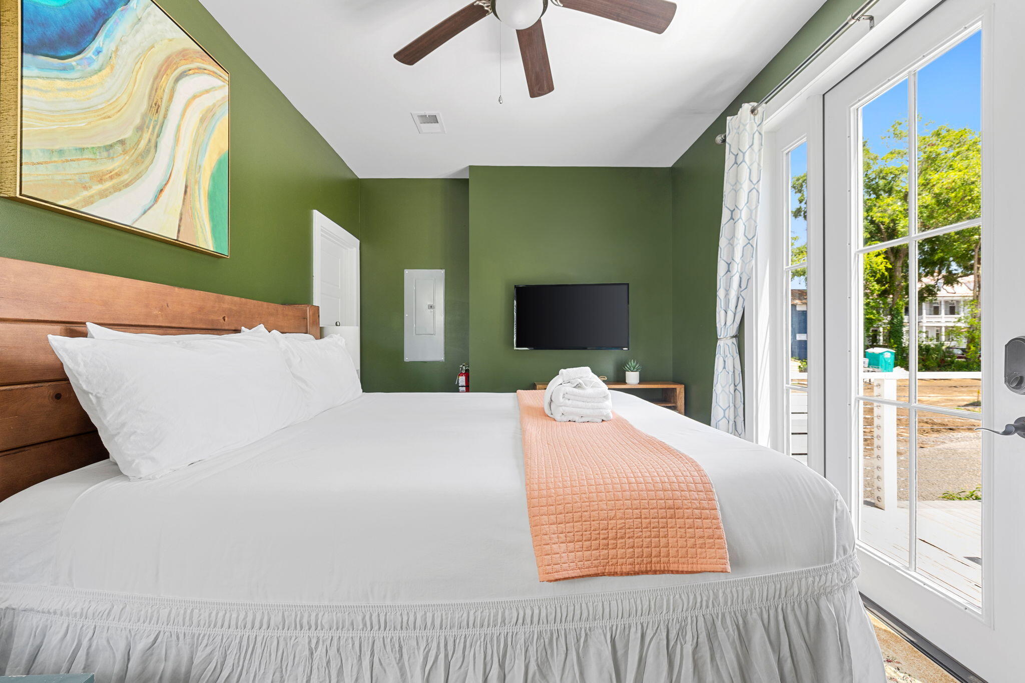 162 Spring Street, Unit E Charleston, SC 29403 - Photo 8 of 26