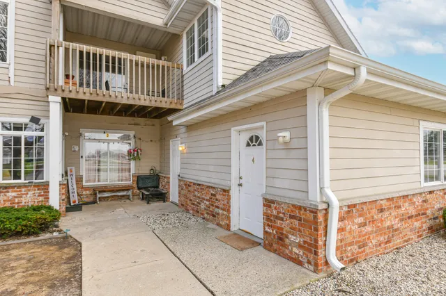 $159,000 | 505 Lawson School Road, Unit 4, Delavan, WI 53115