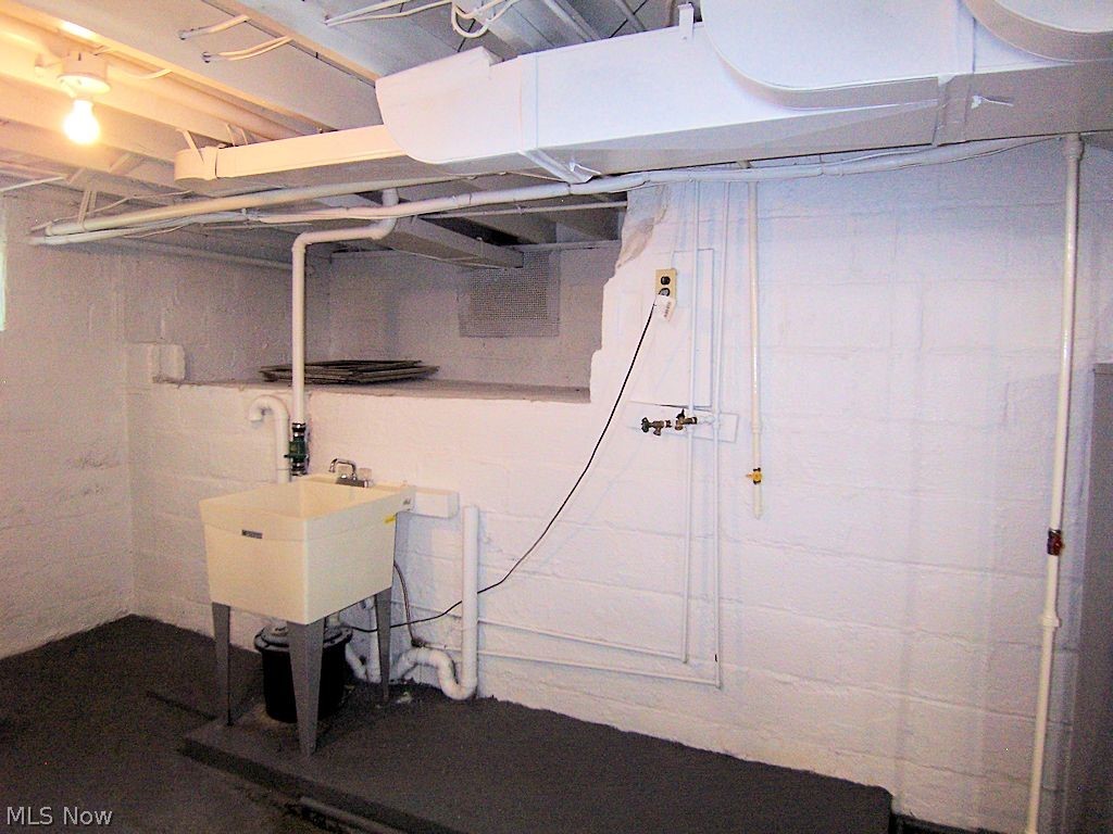 6857 Chestnut-Ridge Road Hubbard, OH 44425 - Photo 22 of 27 Laundry area of full basement