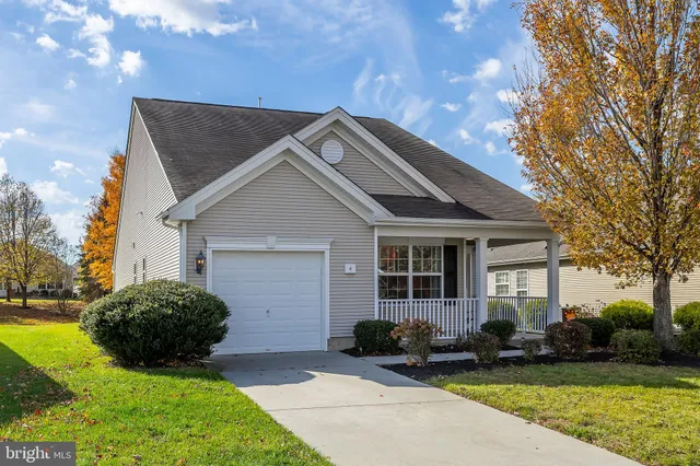 a view of a house with backyard and trees