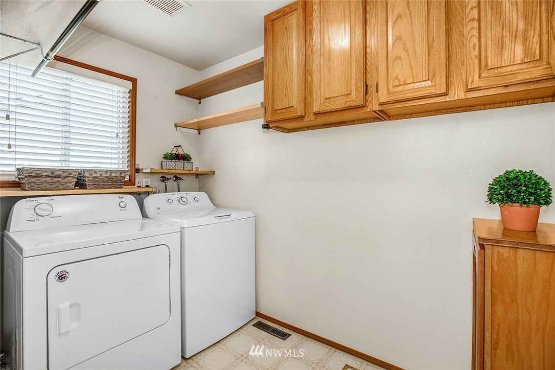 19335 133rd Place Southeast Renton, WA 98058 - Photo 13 of 31