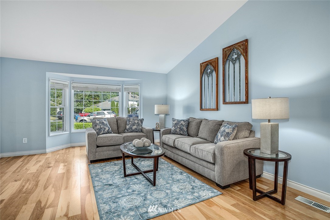 19335 133rd Place Southeast Renton, WA 98058 - Photo 3 of 31