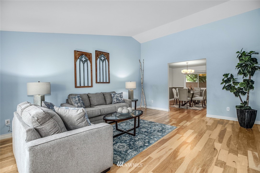 19335 133rd Place Southeast Renton, WA 98058 - Photo 4 of 31