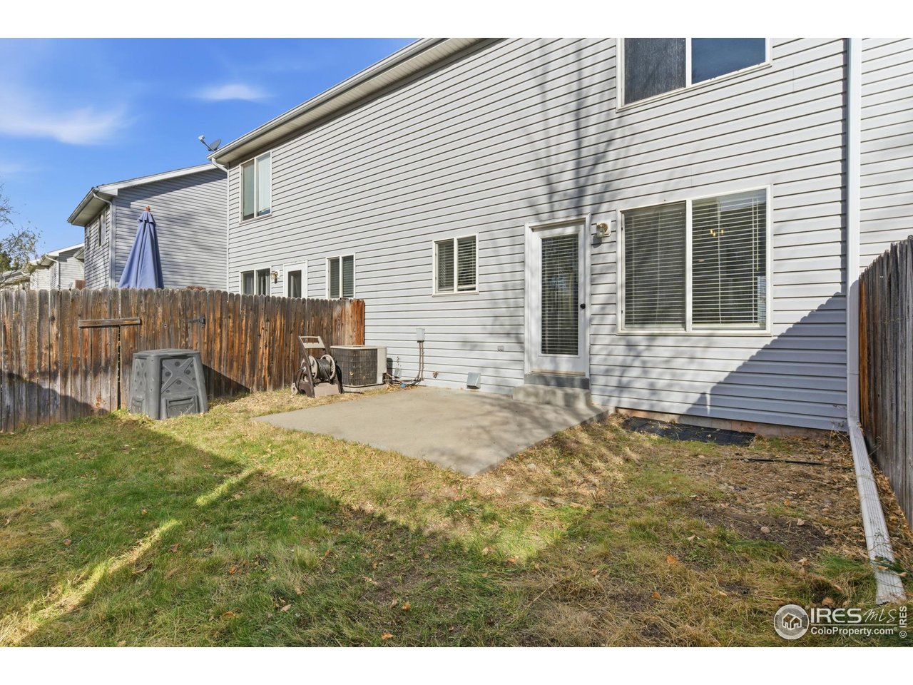 357 Albion Way, Unit 4 Fort Collins, CO 80526 - Photo 27 of 28 a backyard of a house with table and chairs