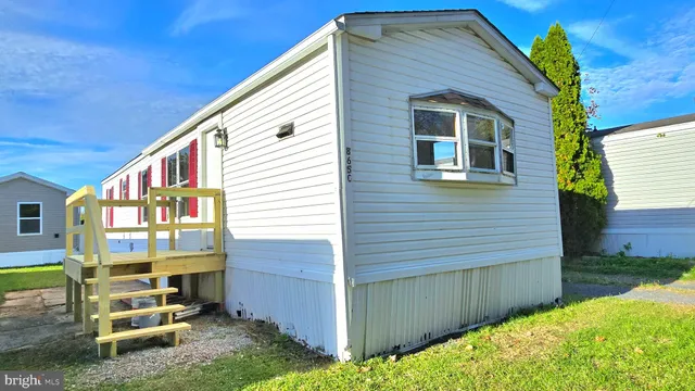 a front view of house with yard