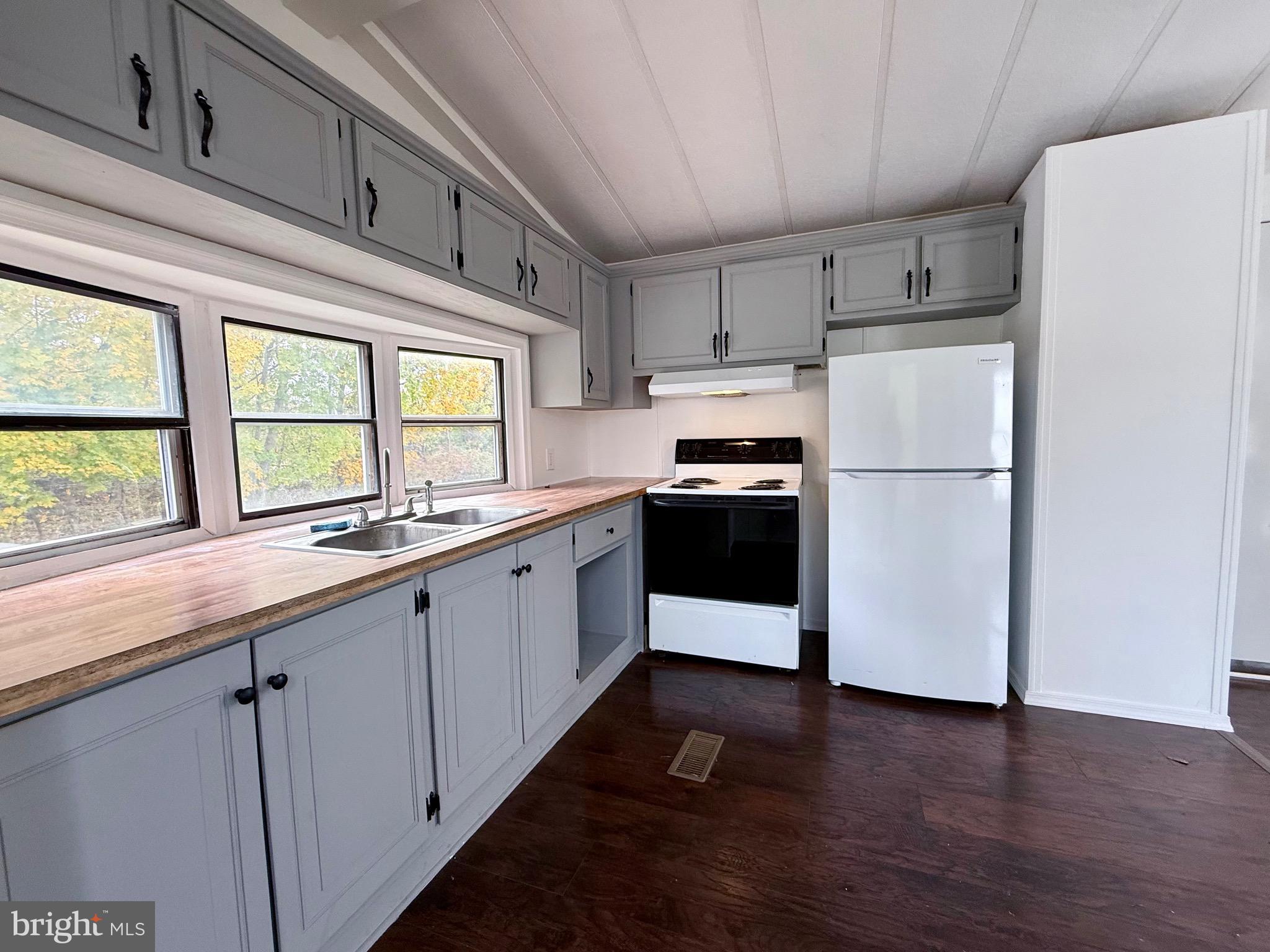 865 Cypress Ave Spring Spring City, PA 19475 - Photo 4 of 33 a kitchen with granite countertop appliances a sink and a refrigerator