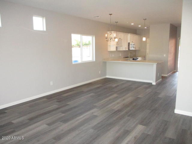 607 West Harwell Rd. Phoenix, AZ 85041 - Photo 7 of 19 Bethany greatroom