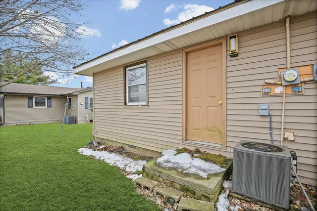 a view of an house with backyard space and garden