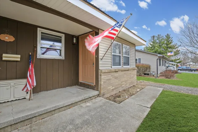 a view of an house with backyard and tree