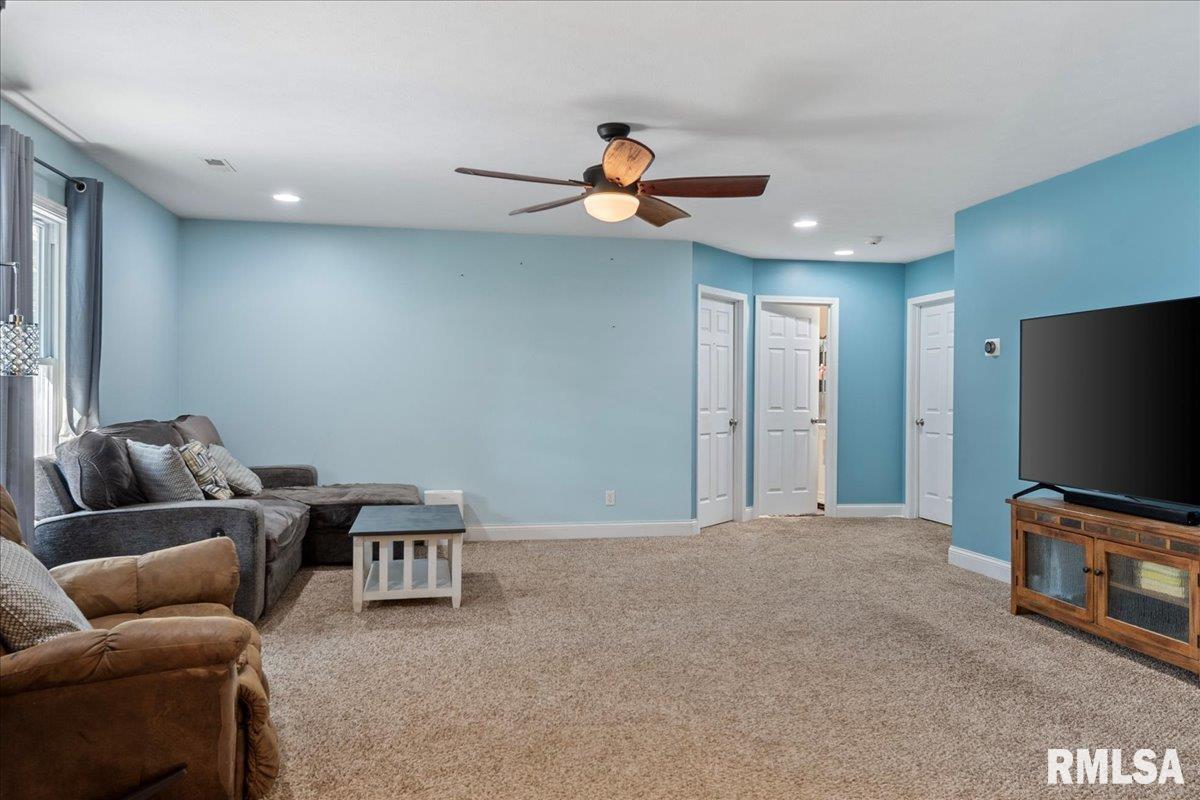 2623 Hilltop Road Springfield, IL 62712 - Photo 15 of 49