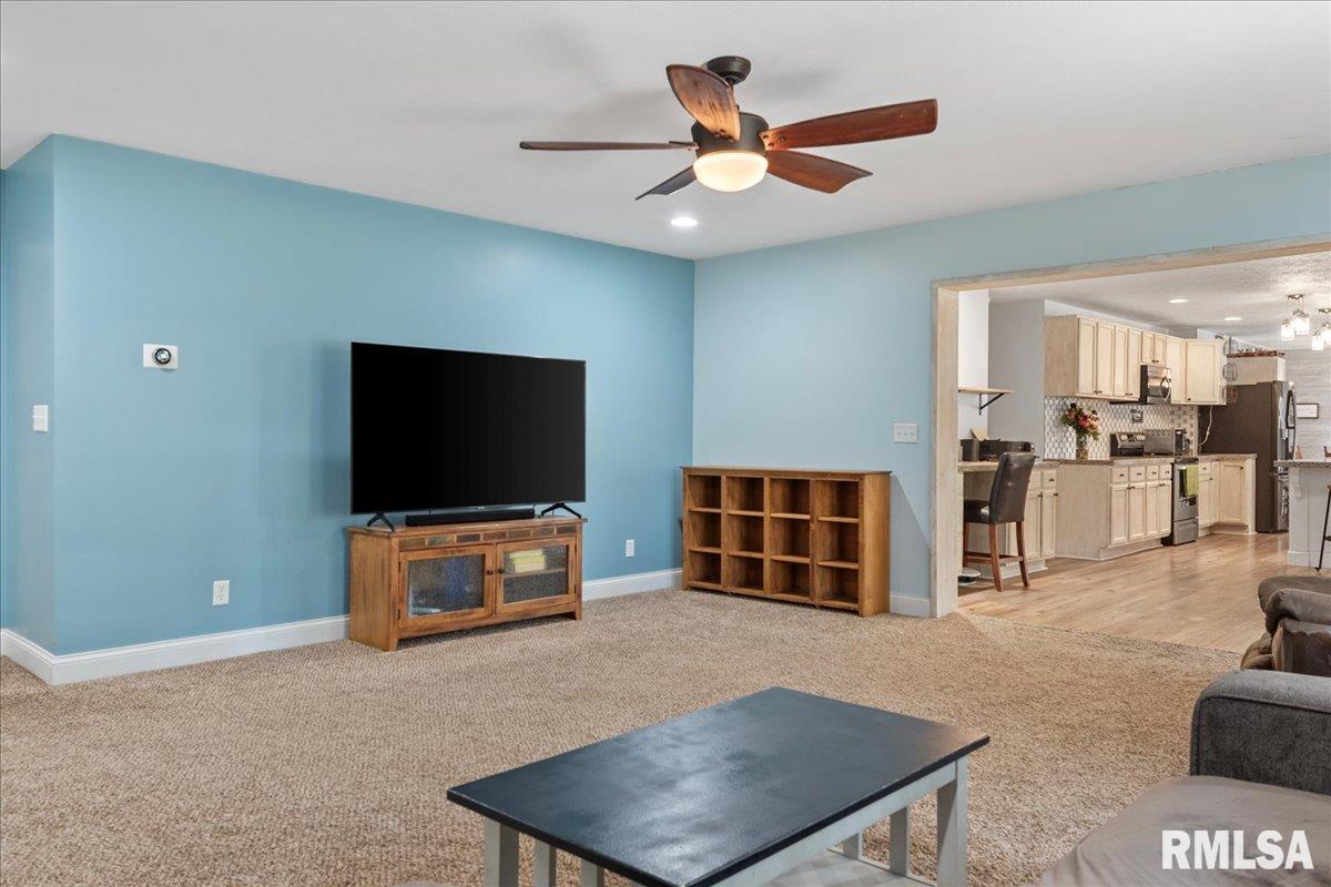 2623 Hilltop Road Springfield, IL 62712 - Photo 16 of 49