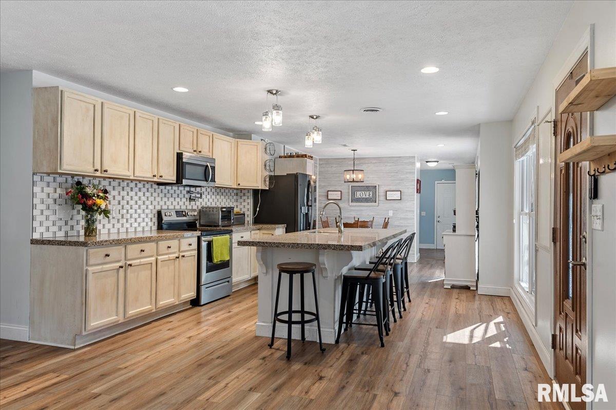 2623 Hilltop Road Springfield, IL 62712 - Photo 6 of 49