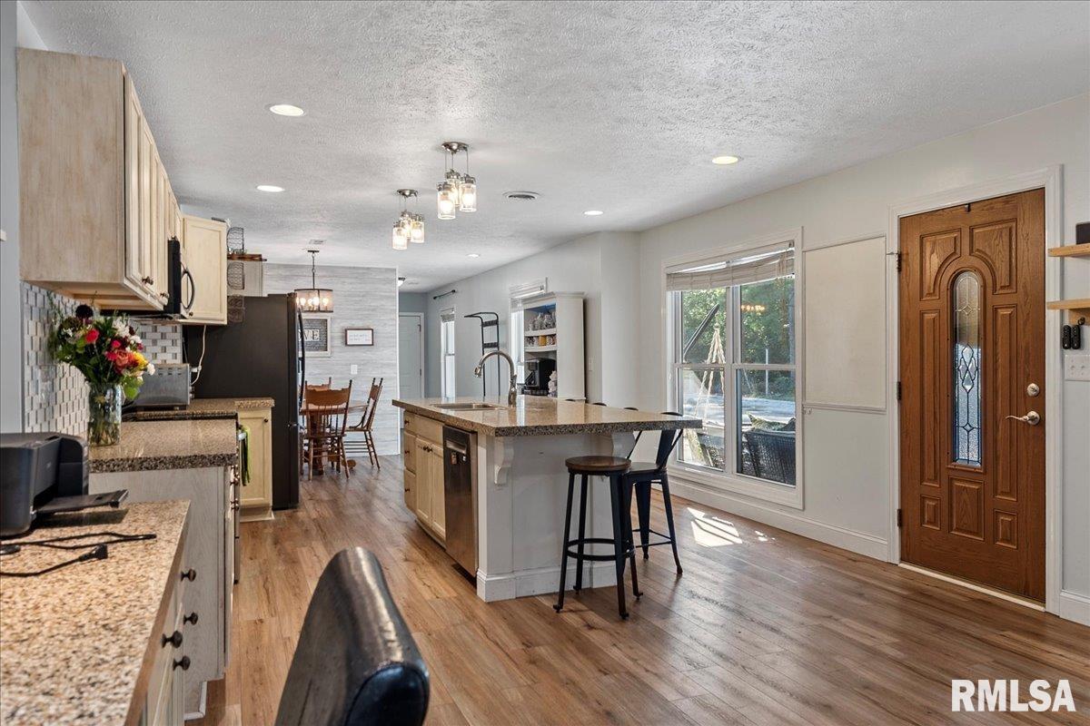 2623 Hilltop Road Springfield, IL 62712 - Photo 8 of 49