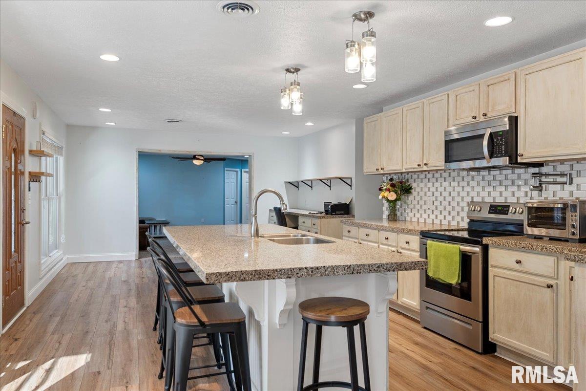 2623 Hilltop Road Springfield, IL 62712 - Photo 10 of 49