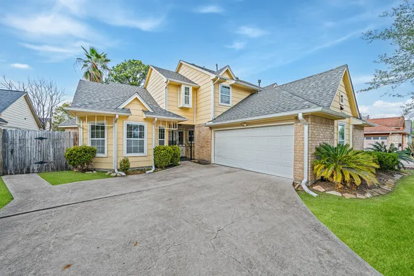 $2,000 | 11510 Pagoda Drive, Houston, TX 77477