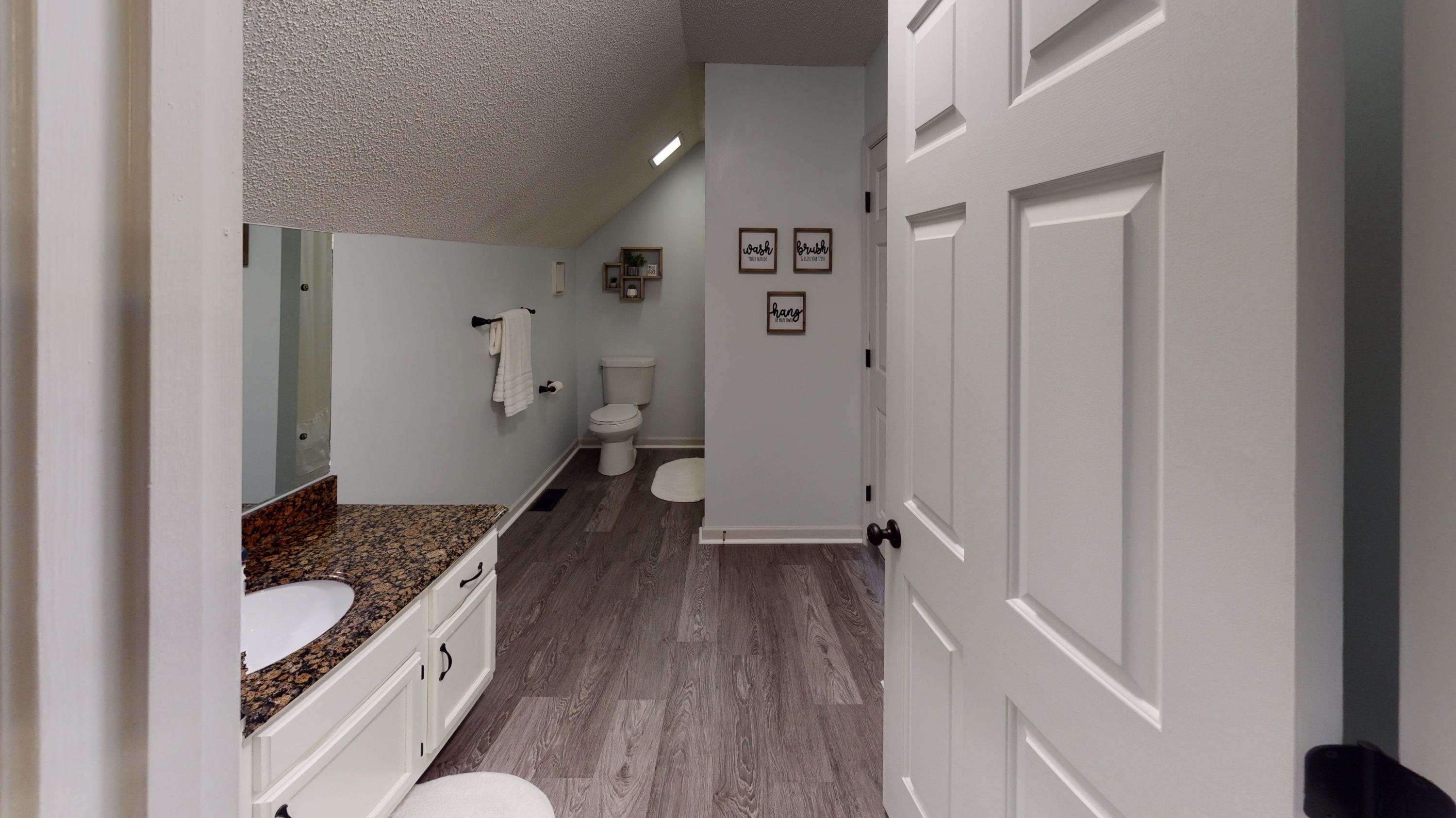 359 Panther Springs Road Morristown, TN 37814 - Photo 26 of 33 qfvcjfQg5ej-Bathroom