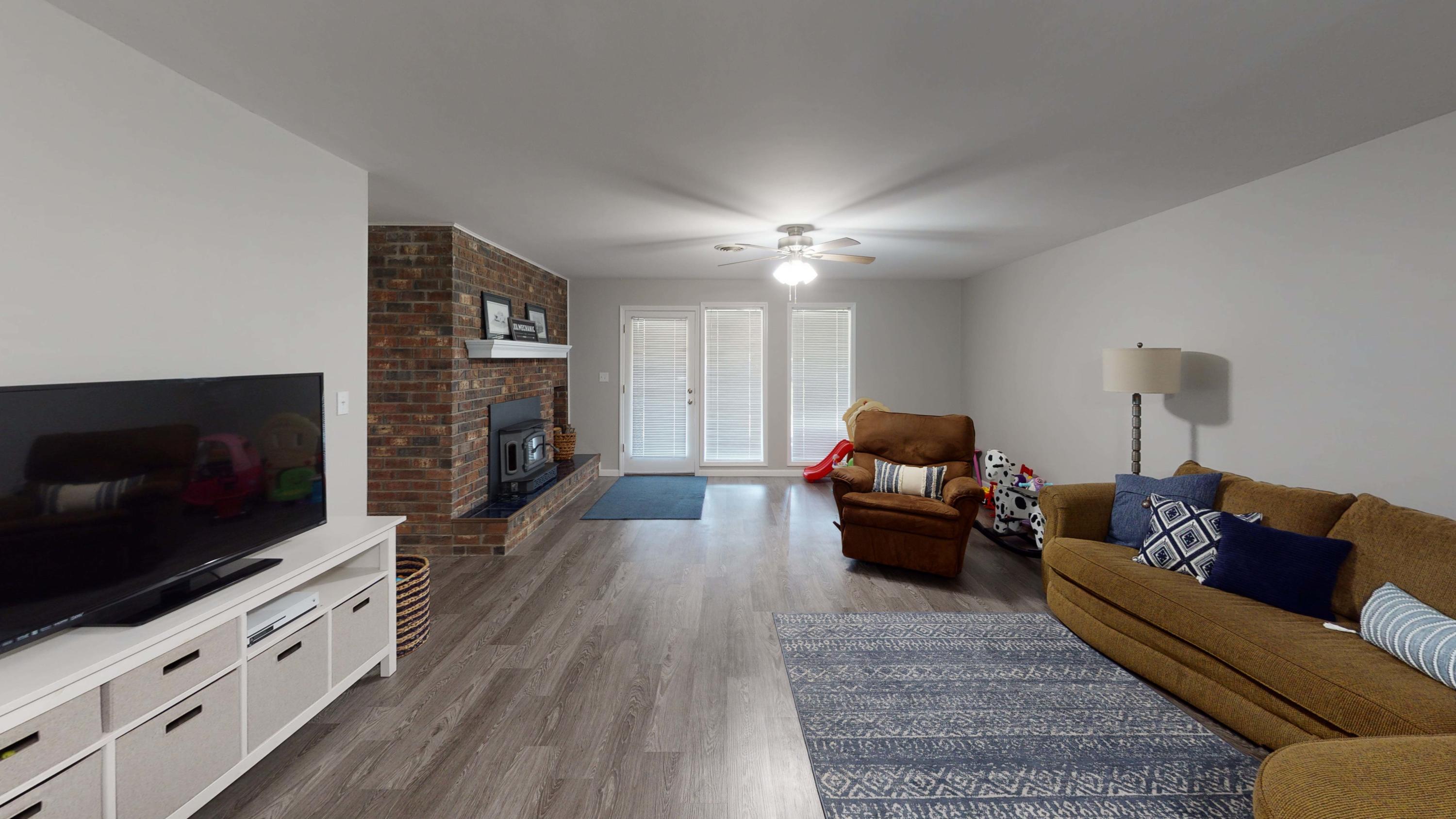 359 Panther Springs Road Morristown, TN 37814 - Photo 31 of 33 wgWdD12qsTY-Living_Room