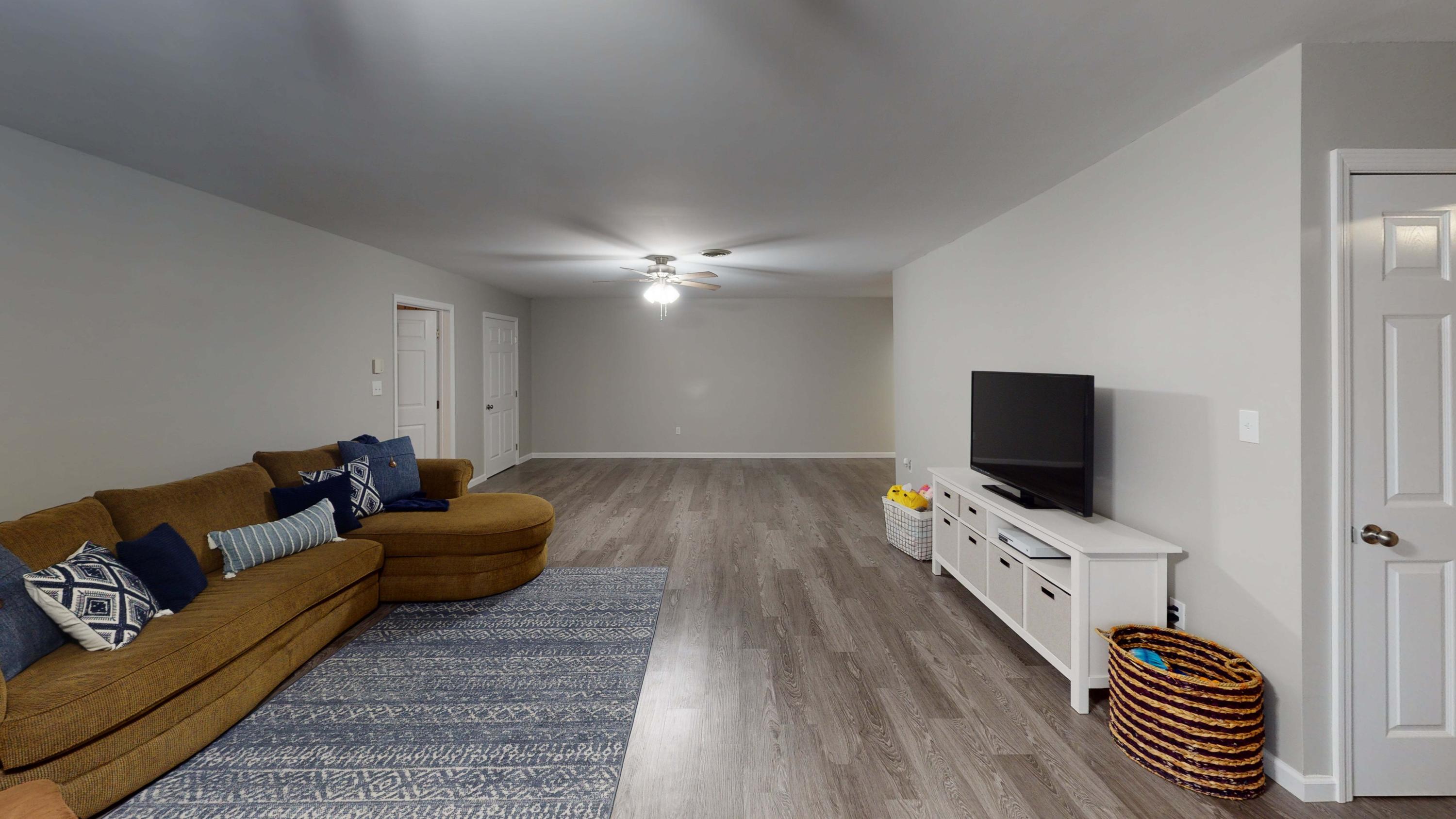 359 Panther Springs Road Morristown, TN 37814 - Photo 32 of 33 ndLbsL6RqPT-Living_Room