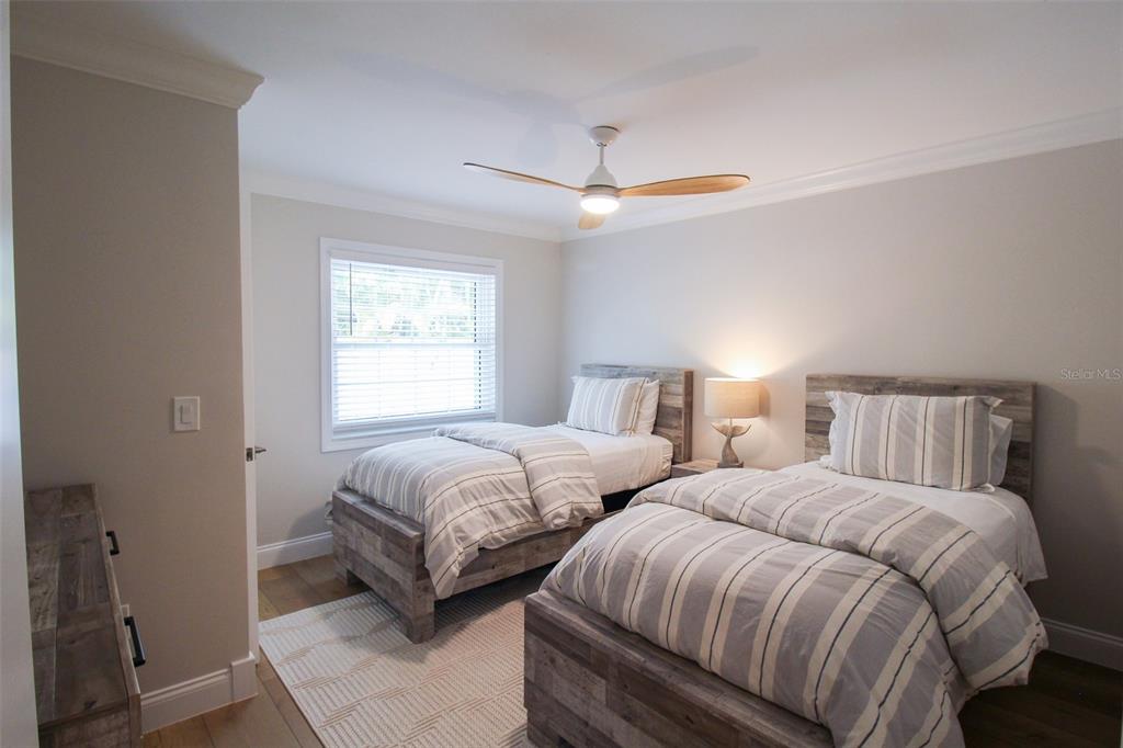 691 Russell Street Longboat Key, FL 34228 - Photo 15 of 38