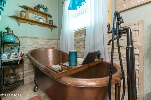 $459,900 | 176 Humingbird Lane, Sharps Chapel, TN 37866