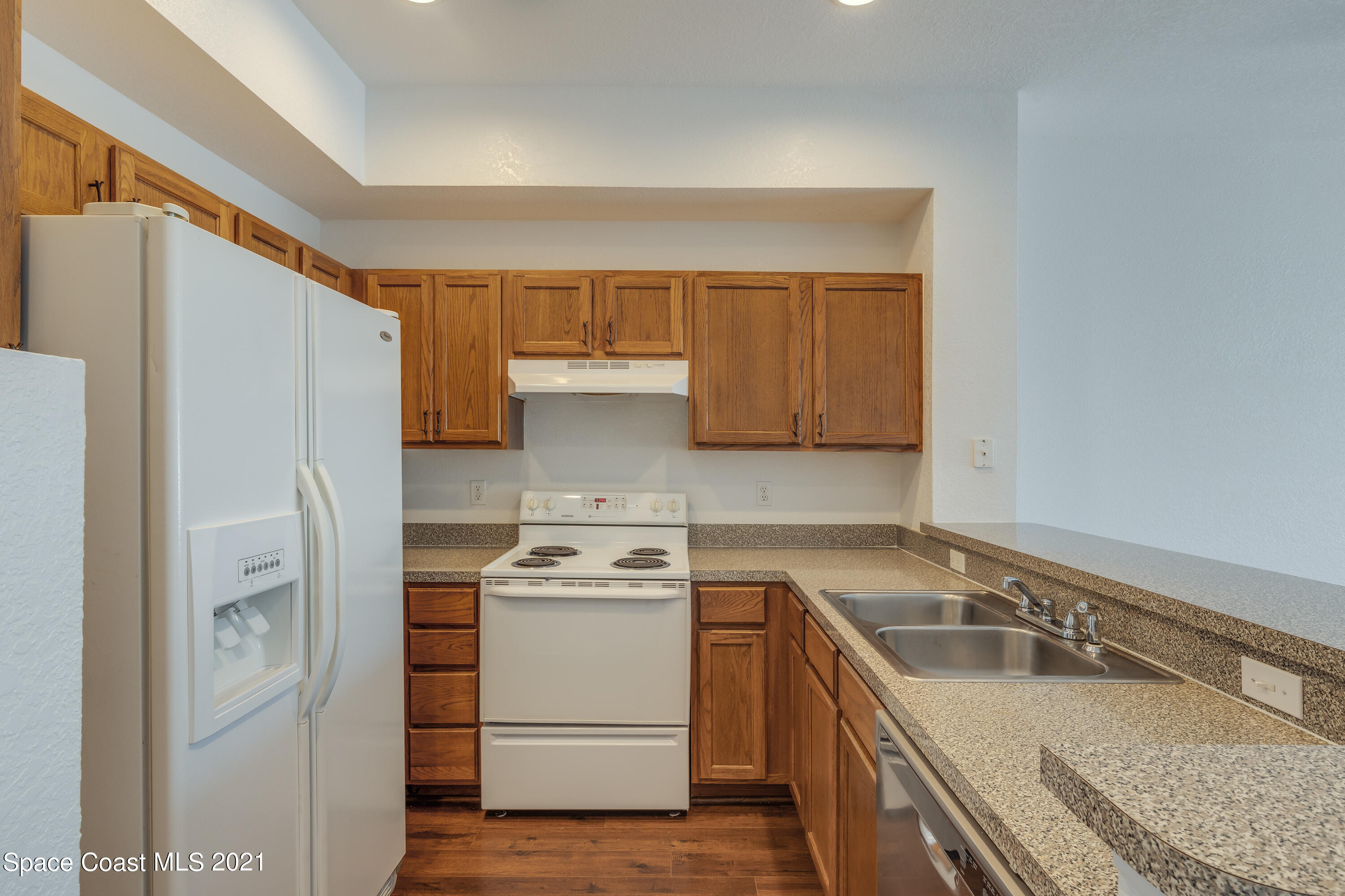 105 Turpial Way, Unit 102 Melbourne, FL 32901 - Photo 5 of 14 90E8FF2A-8BE8-46C4-BF39-1ABEEC532AD0
