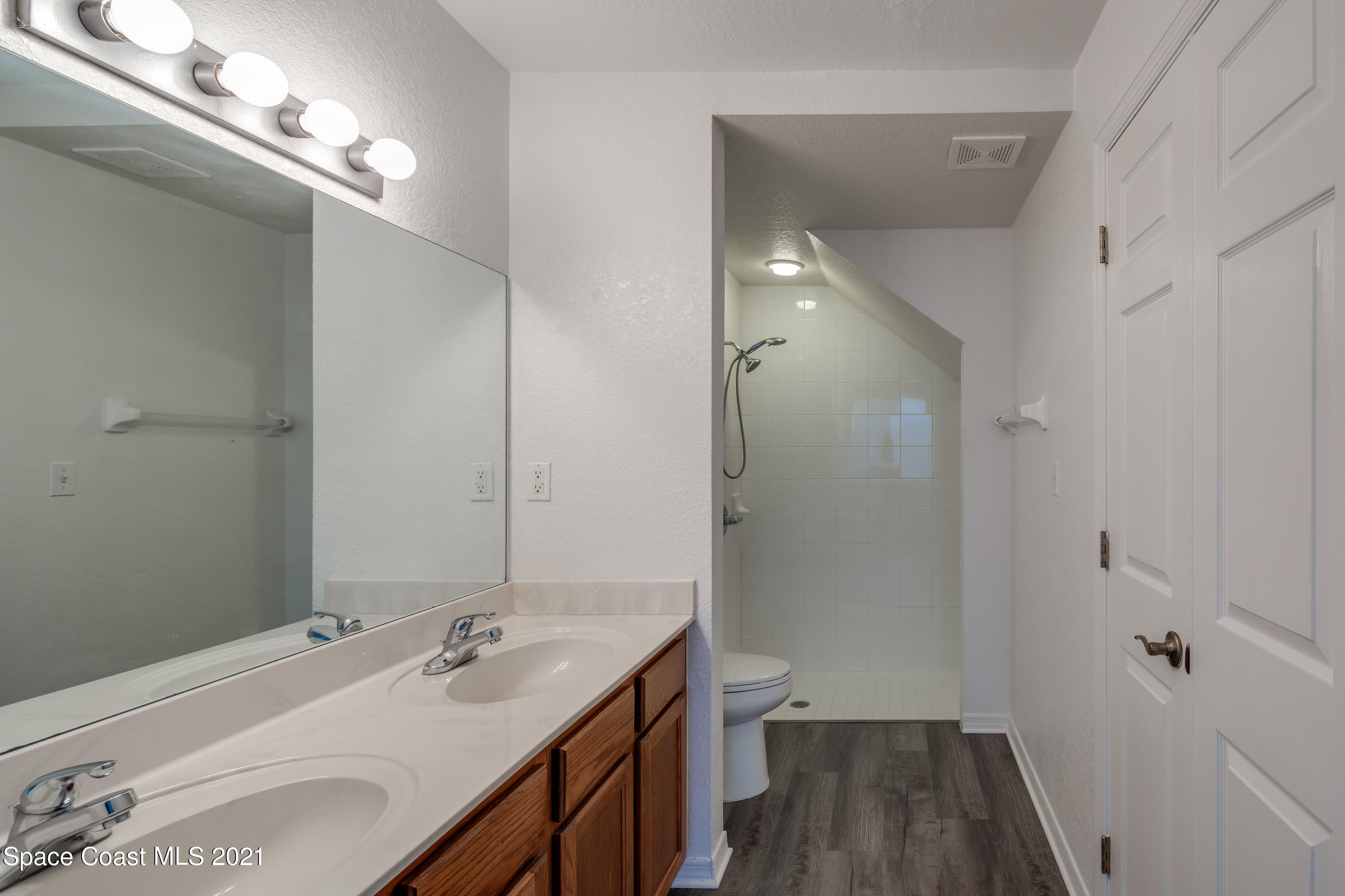 105 Turpial Way, Unit 102 Melbourne, FL 32901 - Photo 7 of 14 B0DF0718-50DE-43CB-9791-30D607B87131