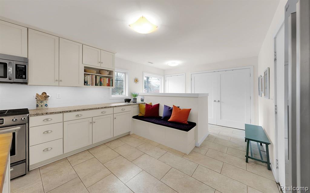 2763 West Avon Road Rochester Hills, MI 48309 - Photo 16 of 45