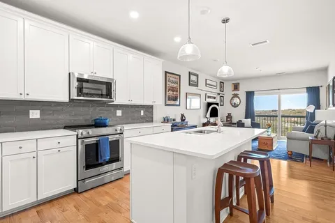$625,000 | 2 Stratton Drive, Unit 307, Woburn, MA 01801