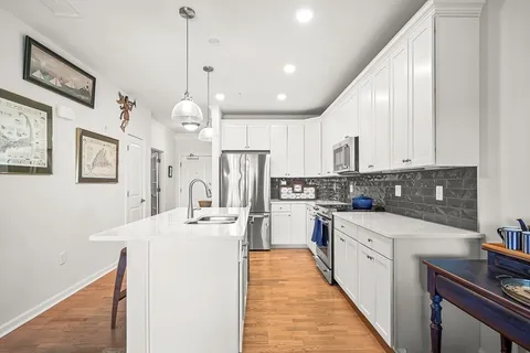 $625,000 | 2 Stratton Drive, Unit 307, Woburn, MA 01801