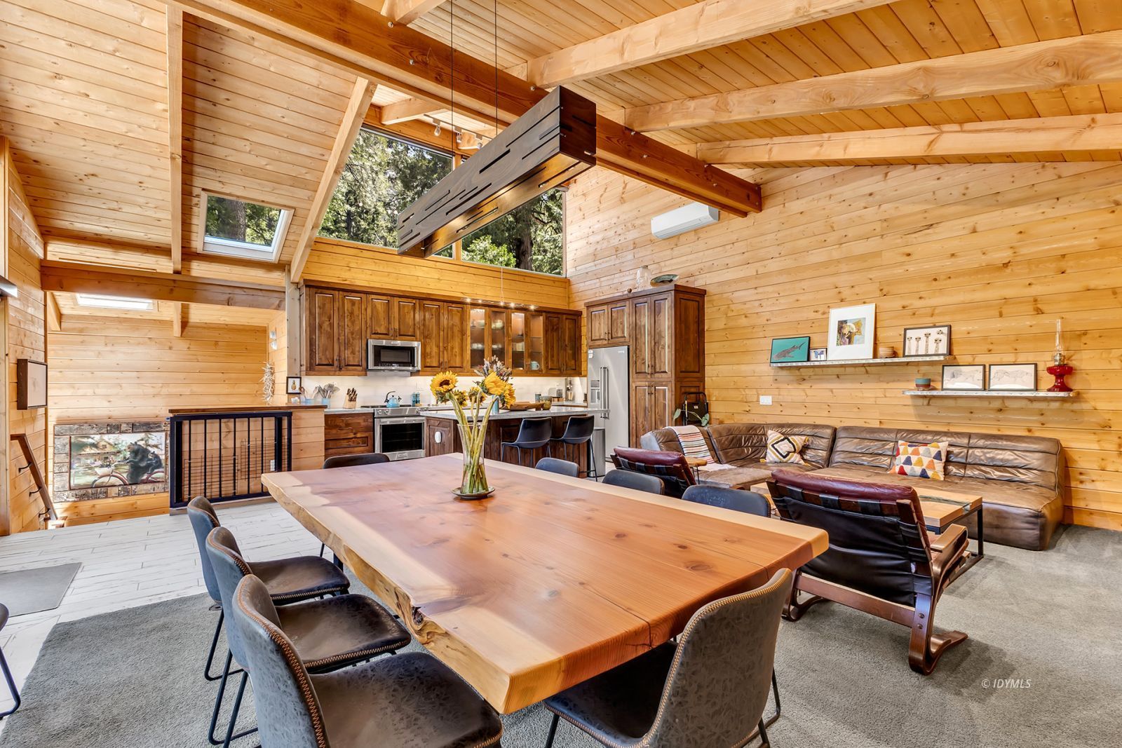 24924 Fern Valley Road Idyllwild, CA 92549 - Photo 41 of 72 a outdoor space with seating area