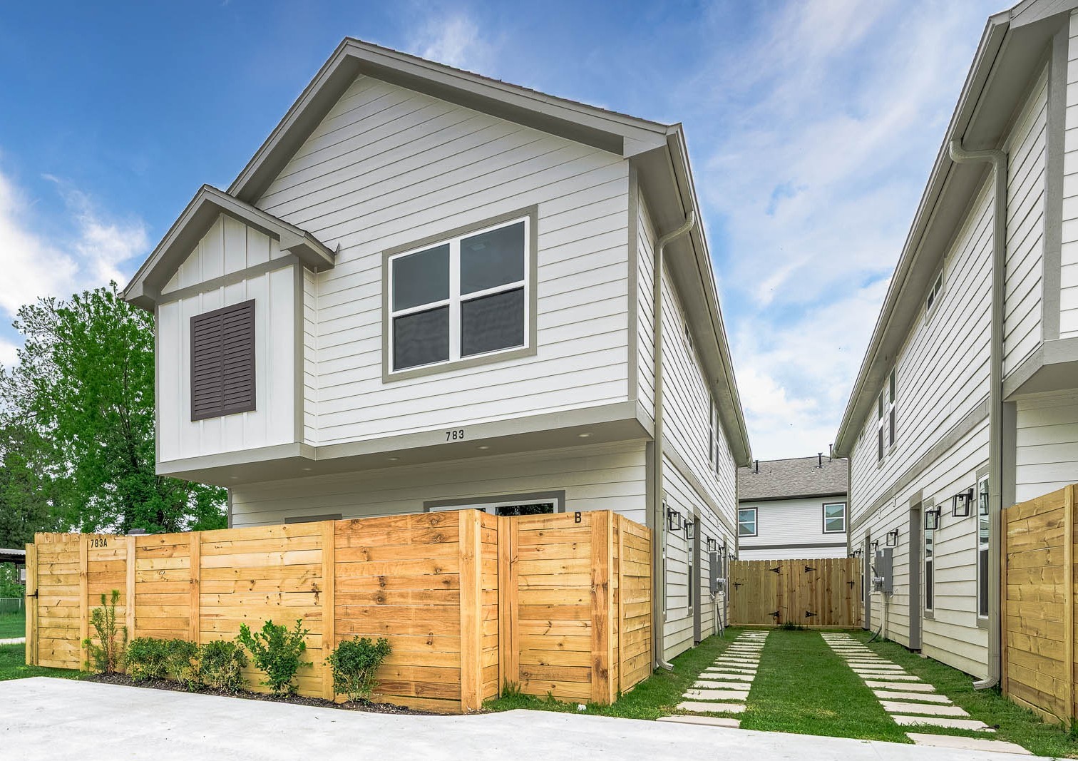 Modern two-story duplex with a stylish gabled roof and functional layout. This unit includes a private fenced yard, ideal for relaxing, entertaining, or pets.
Located in a growing area with easy access to the Heights, Oak Forest, and Downtown Houston, offering a convenient lifestyle close to dining, shopping, and entertainment.