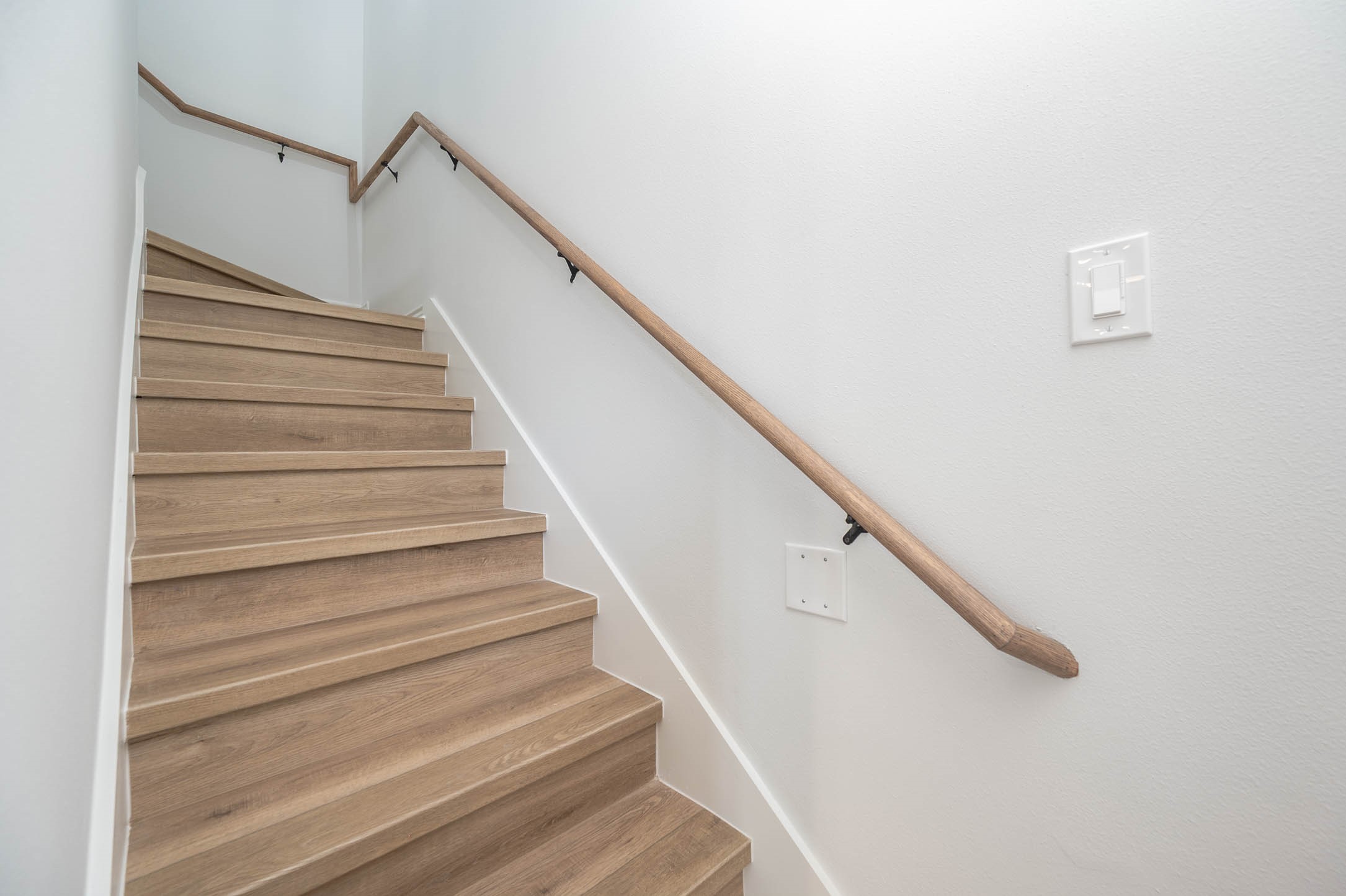 783 Fortune Street, Unit B Houston, TX 77088 - Photo 18 of 34 Stairs