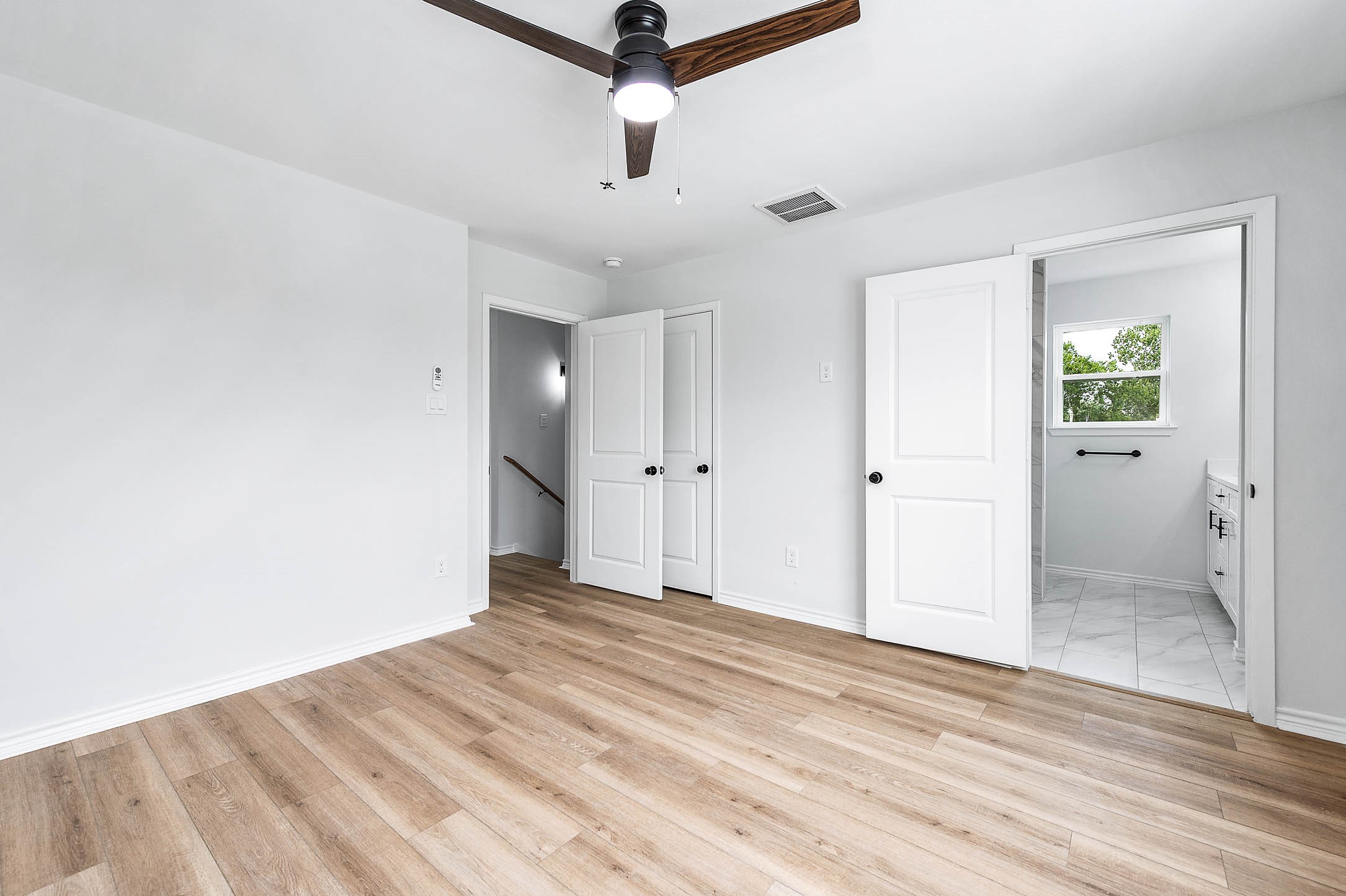 783 Fortune Street, Unit B Houston, TX 77088 - Photo 21 of 34 Primary Bedroom