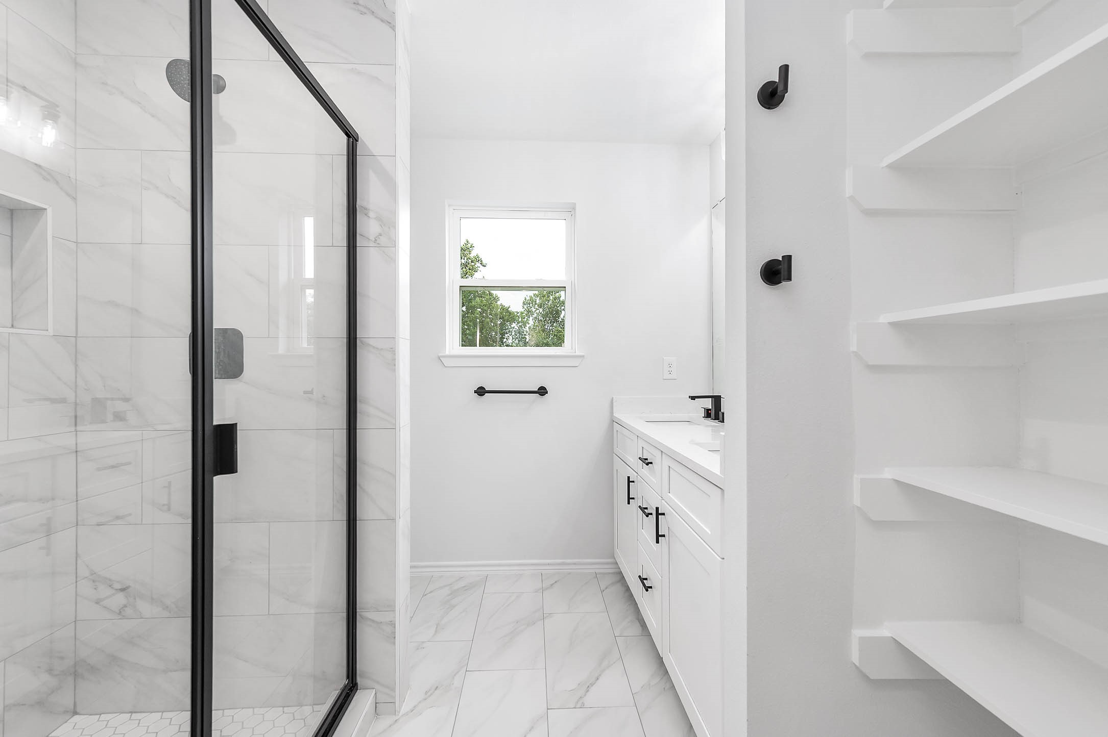 783 Fortune Street, Unit B Houston, TX 77088 - Photo 22 of 34 Primary Bath