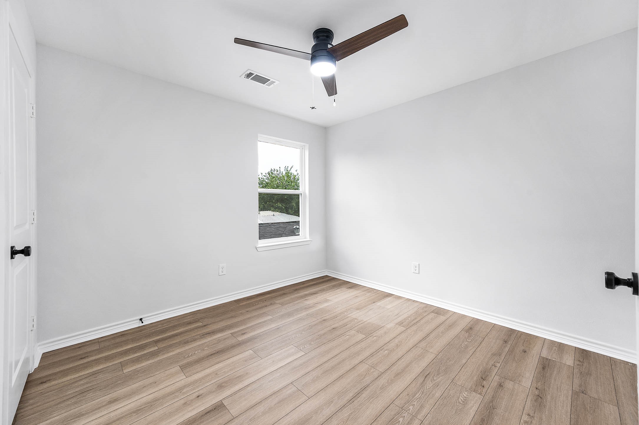 783 Fortune Street, Unit B Houston, TX 77088 - Photo 26 of 34 Bedroom 2