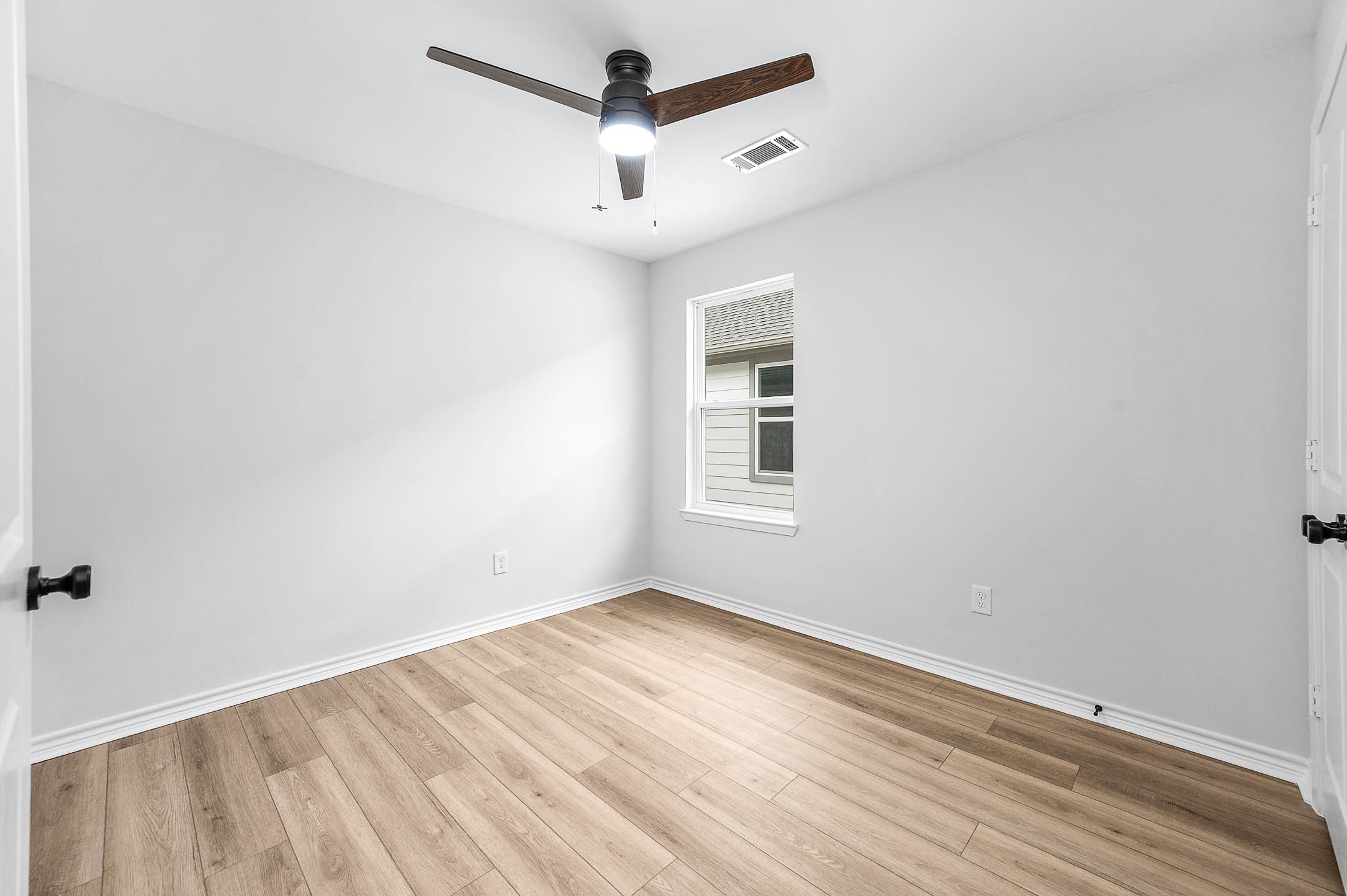 783 Fortune Street, Unit B Houston, TX 77088 - Photo 28 of 34 Bedroom 3