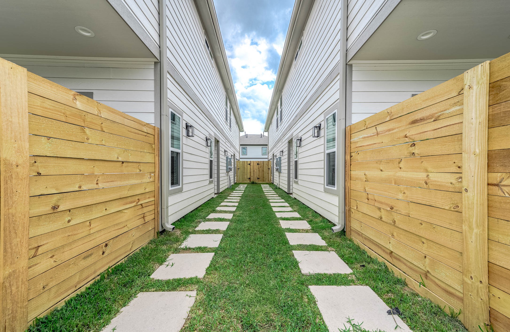 783 Fortune Street, Unit B Houston, TX 77088 - Photo 30 of 34 Path to Side Entrance