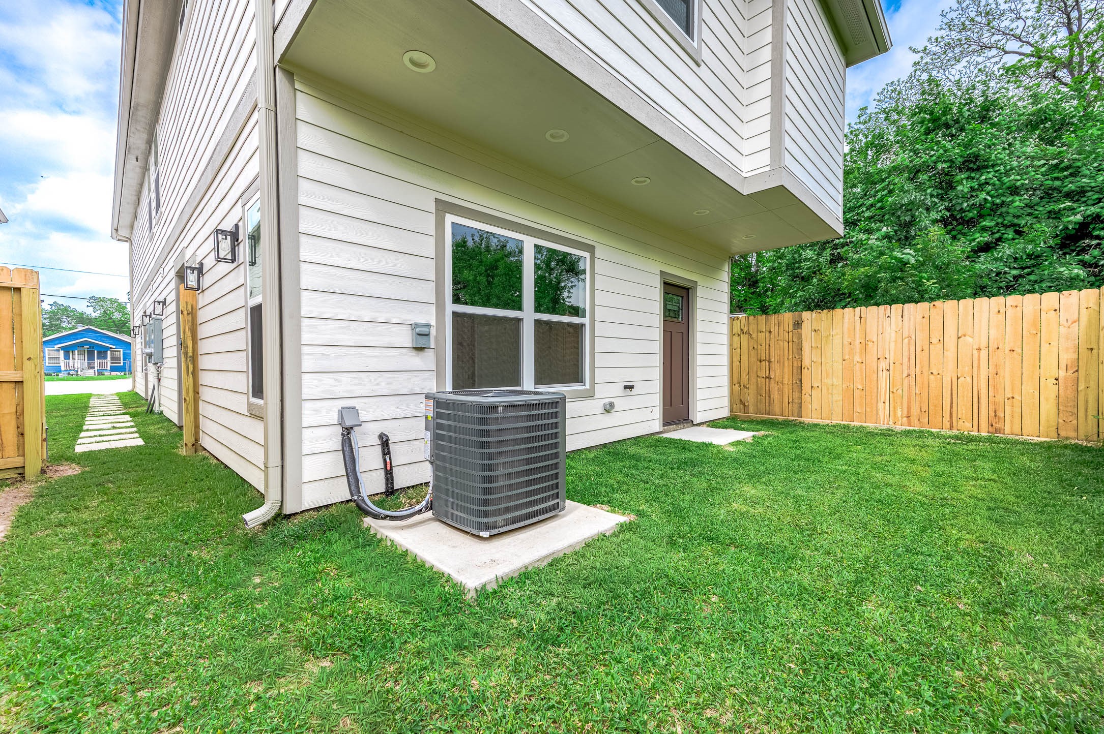 783 Fortune Street, Unit B Houston, TX 77088 - Photo 33 of 34 Private Yard with gate to front