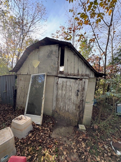 1347 Bertha Owen Road Morrison, TN 37357 - Photo 16 of 23 a backyard of a house with lots of green space