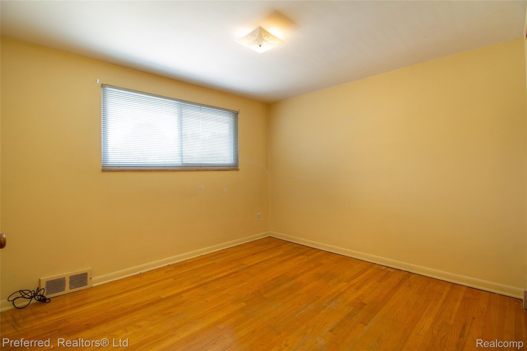 9825 Middlebelt Road Livonia, MI 48150 - Photo 8 of 11 Bedroom 2